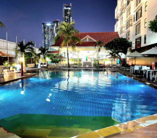 Twin Palms Beachfront Resort 